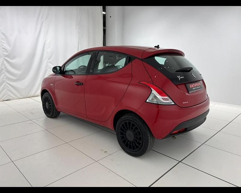 Usata Lancia Ypsilon Silver 69 CV (50 kW) 2020 Rosso Utilitaria