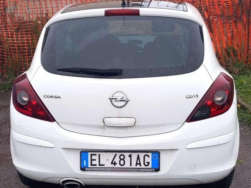 Usata Opel Corsa 95 CV (69 kW) 2012 Bianco Berlina