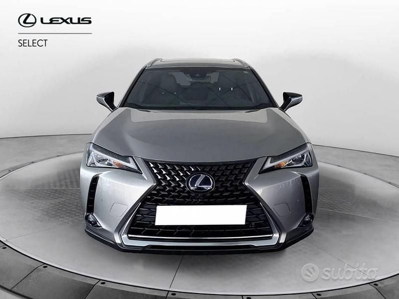 Usata Lexus UX 250h Luxury Line 184 CV (135 kW) 2019 Sonic titanium SUV
