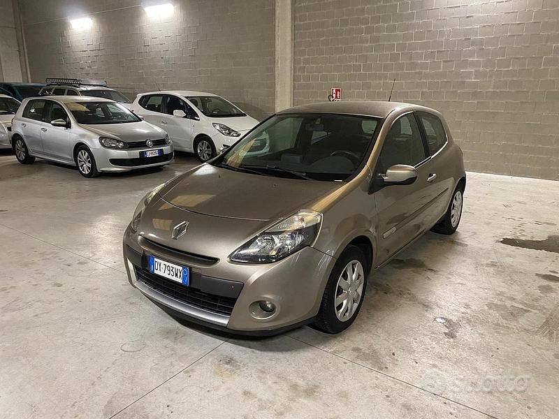 Usata Renault Clio II Luxe 74 CV (54 kW) 2009 Giallo Berlina