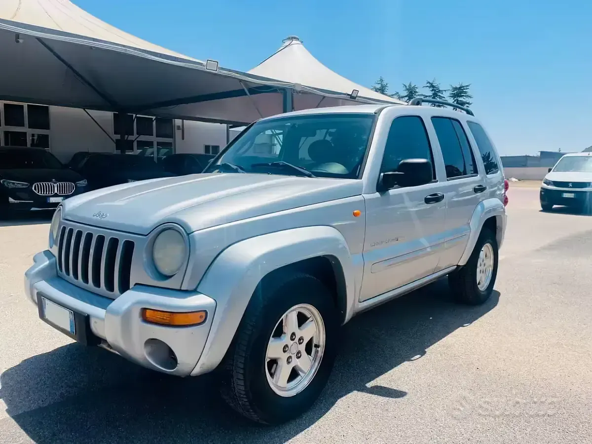 Usata Jeep Cherokee Limited 150 CV (110 kW) 2004 Grigio SUV