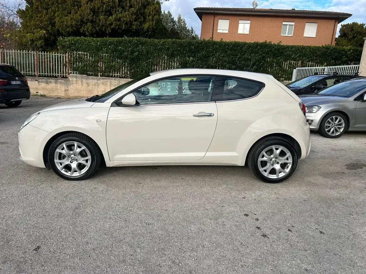 Usata Alfa Romeo MiTo Distinctive 95 CV (69 kW) 2010 Beige Utilitaria