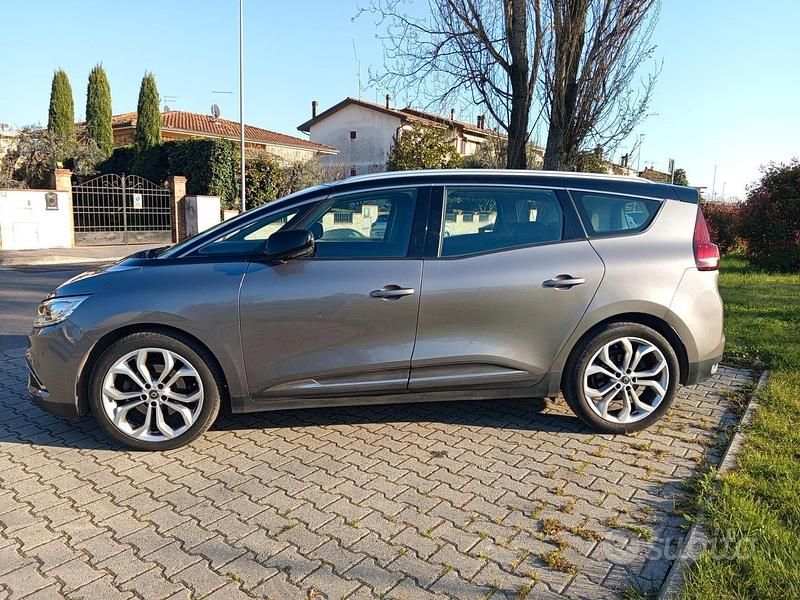 Usata Renault Grand Scénic IV Initiale Paris 131 CV (96 kW) 2018 Grigio Monovolume