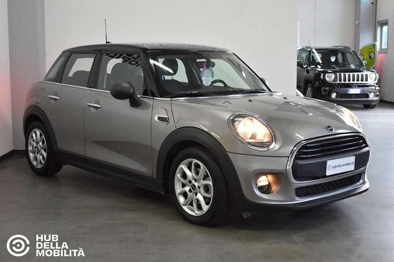 Usata Mini ONE 75 CV (55 kW) 2018 Grigio Utilitaria