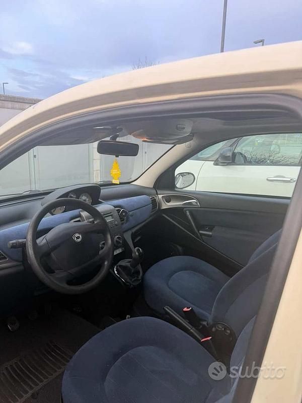 Usata Lancia Ypsilon 70 CV (51 kW) 2006 Giallo Utilitaria