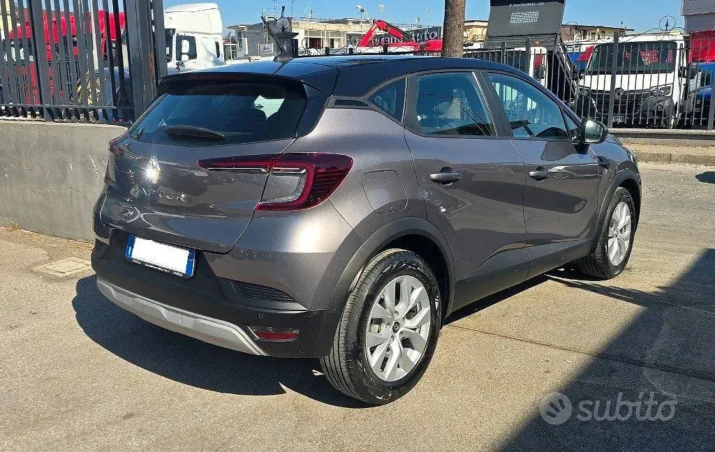 Usata Renault Captur Business 101 CV (74 kW) 2022 Grigio SUV