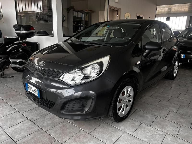 Usata Kia Rio EX 90 CV (66 kW) 2012 Grigio Berlina