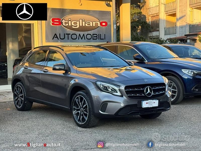 Usata Mercedes GLA200 136 CV (100 kW) 2017 Grigio SUV