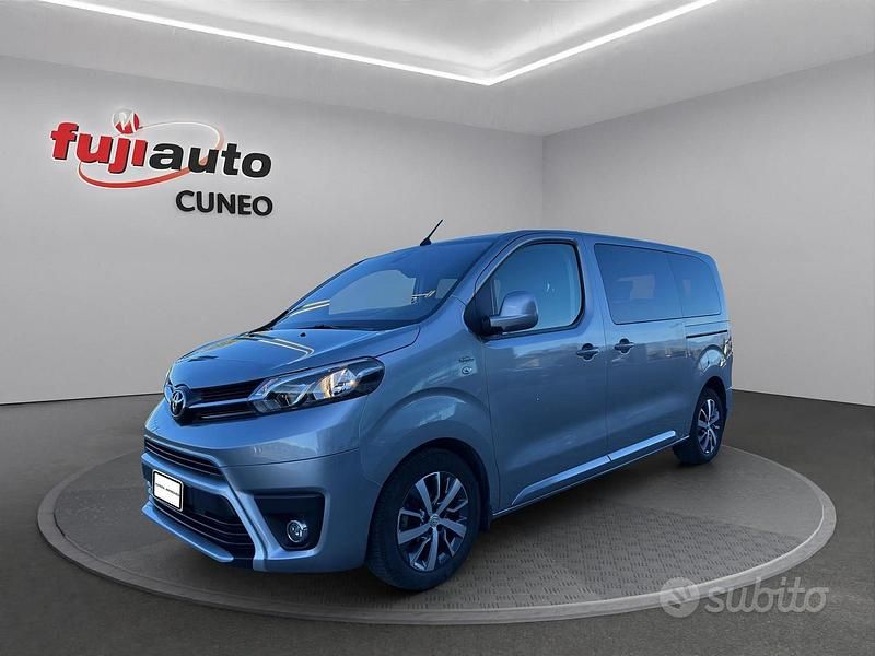 Silver met Usata 2020 Toyota Proace Verso Executive Station wagon | 31.900 € (Buon prezzo) - Immagine 1/4