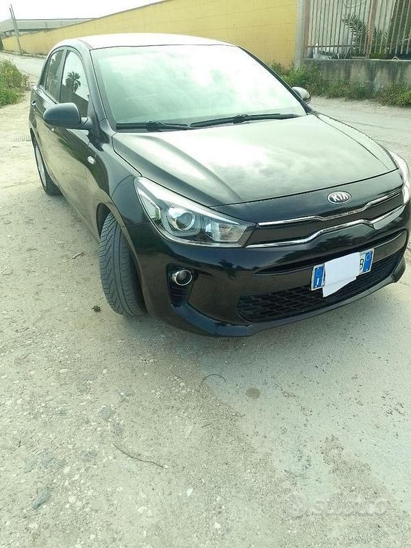 Usata Kia Rio 77 CV (56 kW) 2018 Nero Berlina