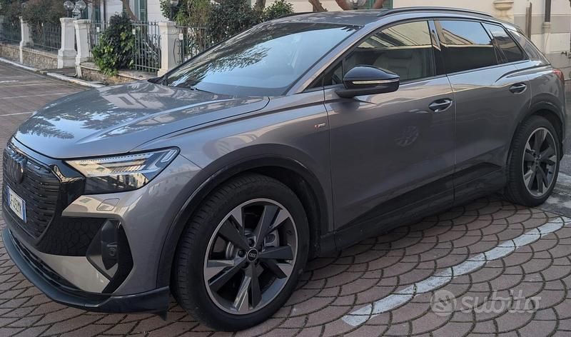Usata Audi Q4 e-tron S-Line 150 kW (204 CV) 2021 Grigio SUV