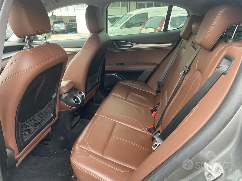 Usata Alfa Romeo Stelvio Super 210 CV (154 kW) 2017 Grigio SUV