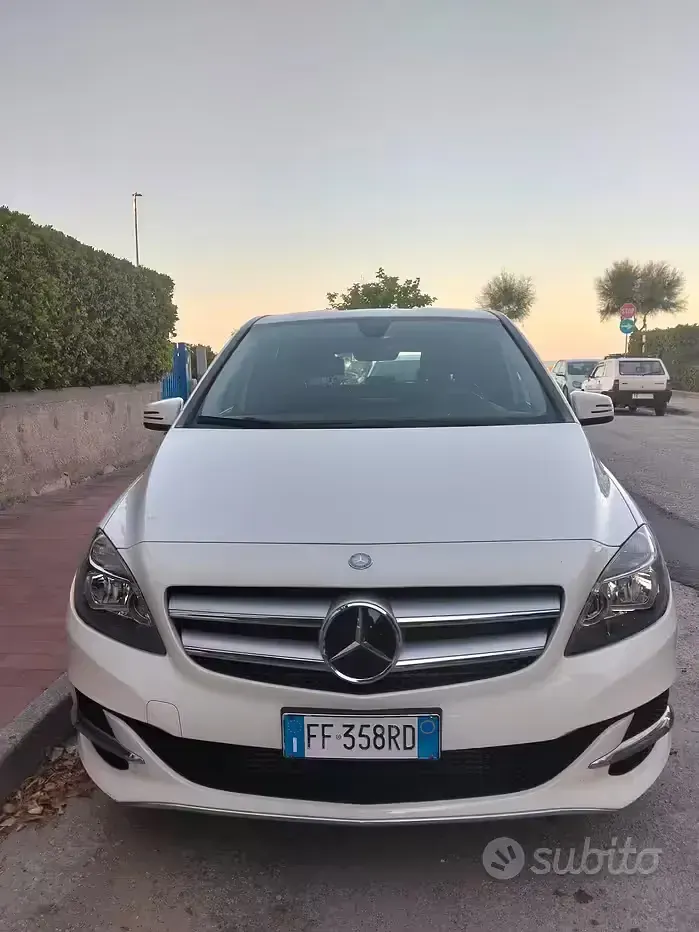 Usata Mercedes B200 156 CV (114 kW) 2016 Bianco Utilitaria