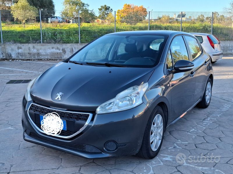 Usata Peugeot 208 Active 82 CV (60 kW) 2014 Grigio Utilitaria