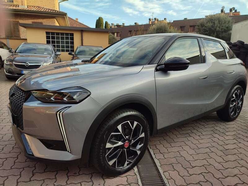 Grigio Usata 2023 DS Automobiles DS3 Crossback Performance Line Plus SUV | 19.950 € (Buon prezzo) - Immagine 1/4