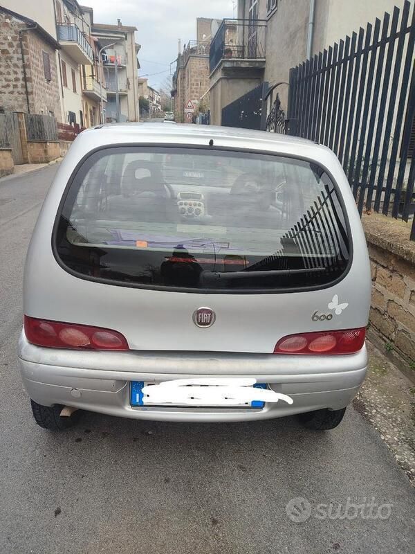 Argento Usata 2009 Fiat 600 Due volumi | 1200 € (Ottimo prezzo) - Immagine 1/4