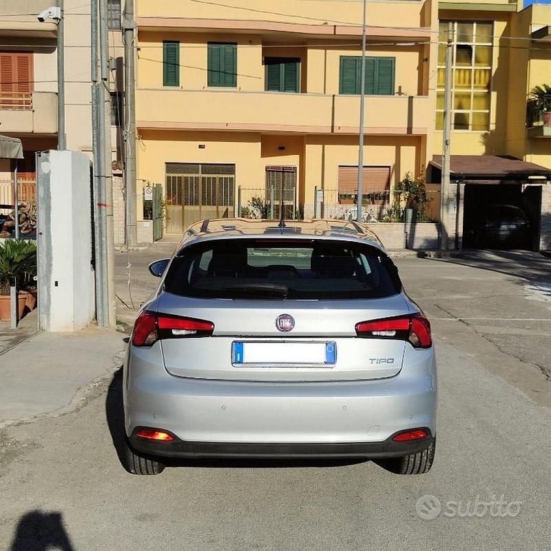 Usata Fiat Tipo Easy 120 CV (88 kW) 2017 Argento(met.) Berlina