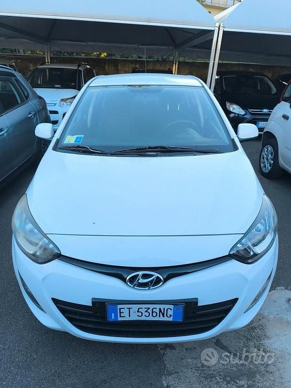 Usata Hyundai i20 Edition 86 CV (63 kW) 2014 Bianco Utilitaria