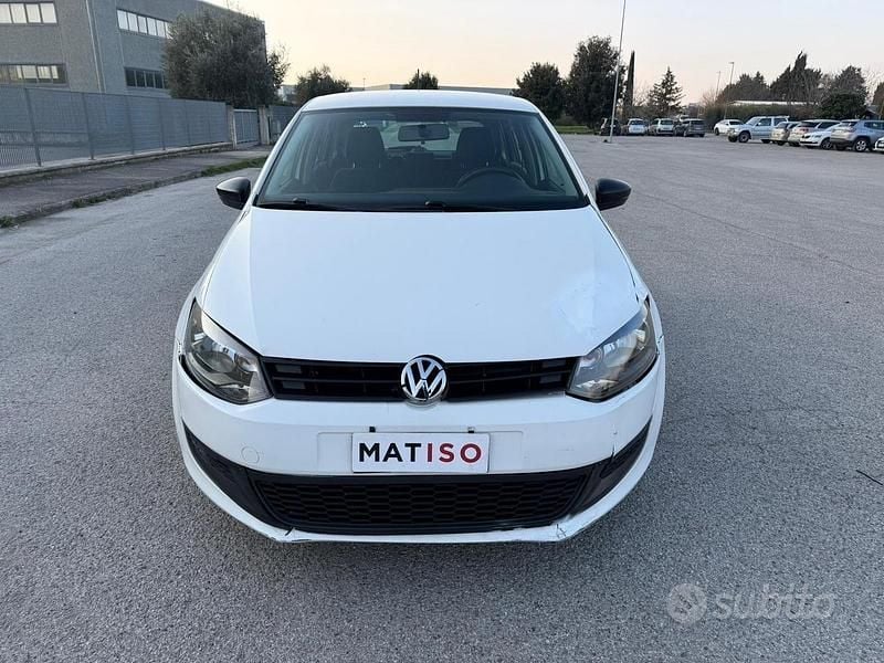 Usata VW Polo Trendline 82 CV (60 kW) 2011 Bianco Utilitaria