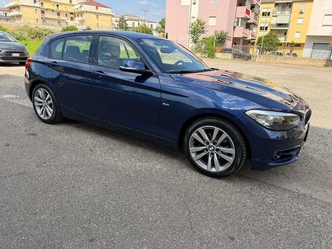 Usata BMW 118 Sport Line 150 CV (110 kW) 2017 Blu/azzurro Utilitaria