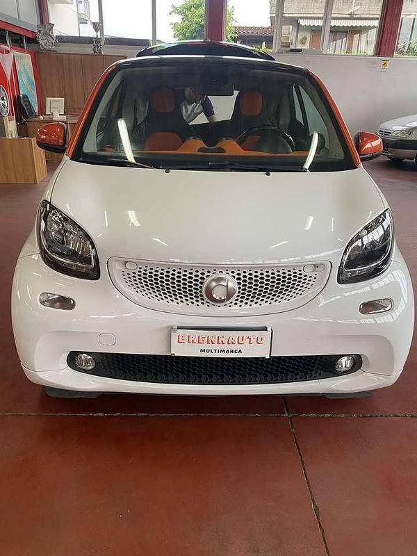 Arancione Usata 2015 Smart ForTwo Coupé Due volumi | 8200 € (Buon prezzo) - Immagine 1/4