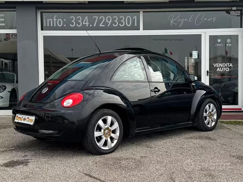 Usata VW New Beetle 105 CV (77 kW) 2006 Nero Utilitaria