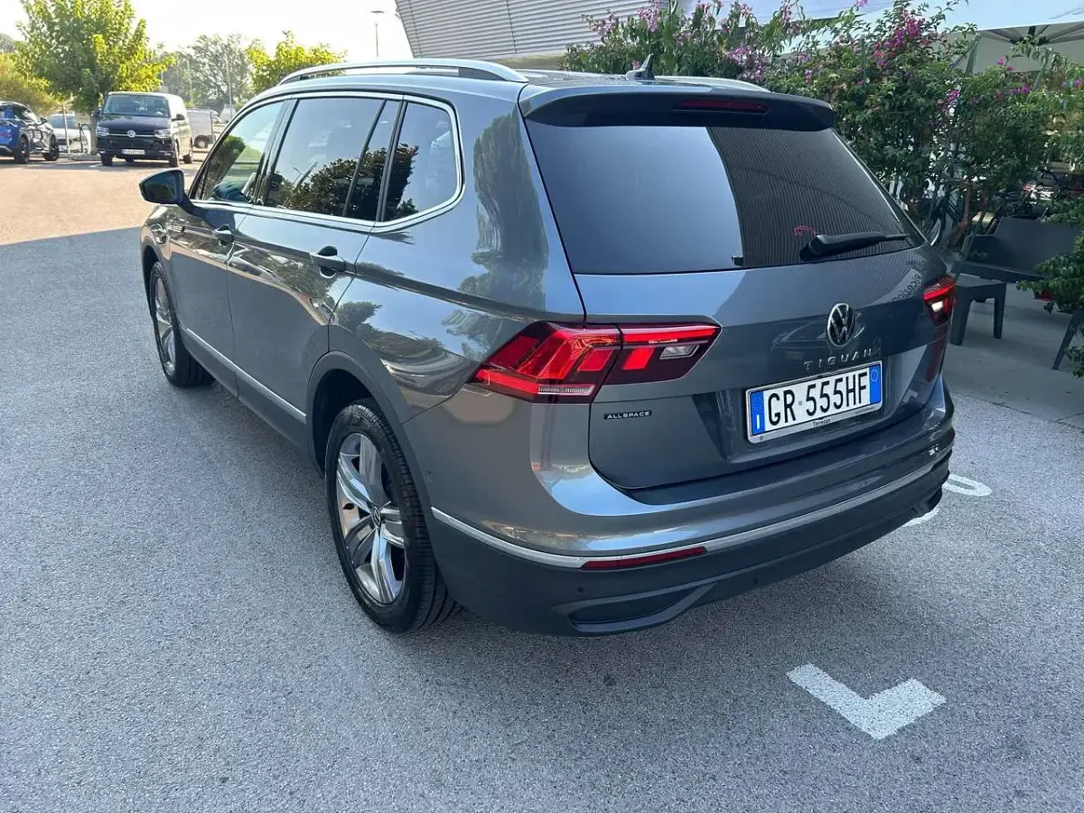 Usata VW Tiguan Allspace Life 150 CV (110 kW) 2023 Grigio SUV