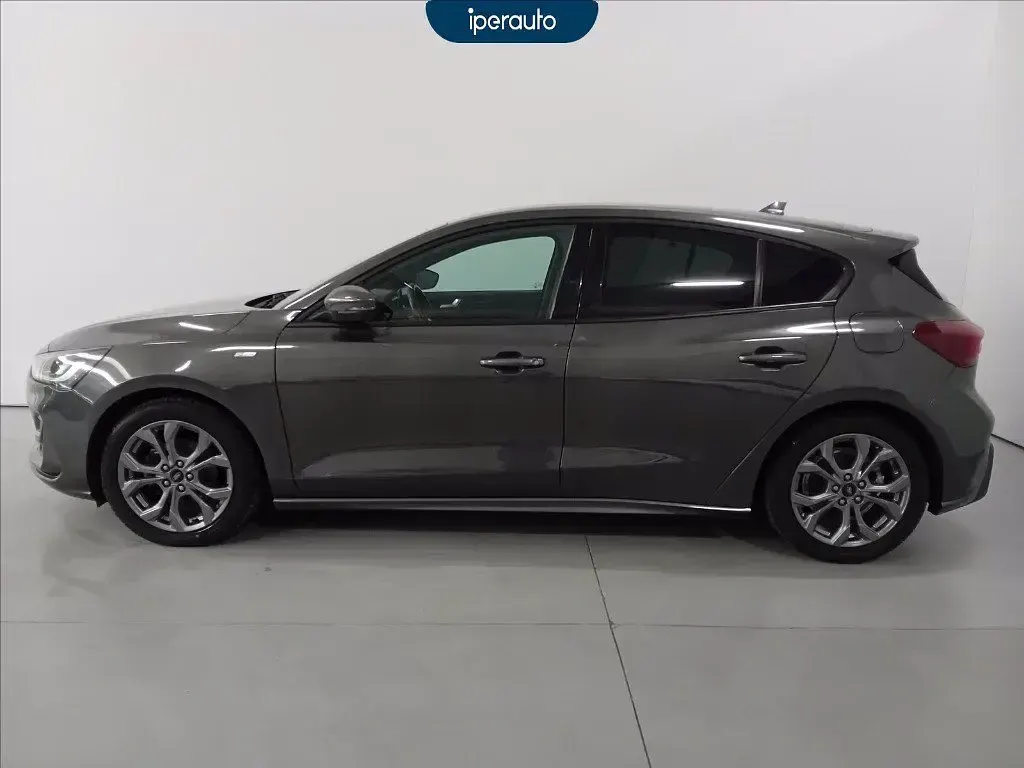 Occasion Ford Focus ST-Line X 125 PK (91 kW) 2022 Grijs Sedan