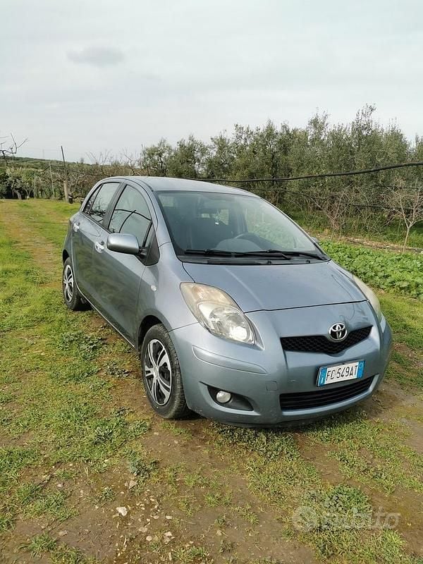 Usata Toyota Yaris 2011 Grigio Berlina