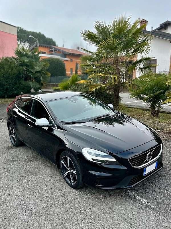 Usata Volvo V40 R-Design 120 CV (88 kW) 2017 Nero Berlina