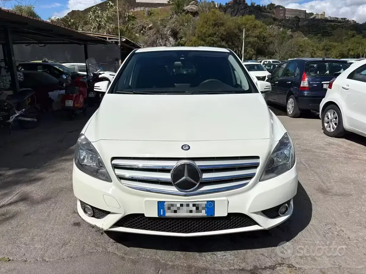 Usata Mercedes B180 Executive 109 CV (80 kW) 2013 Bianco Utilitaria