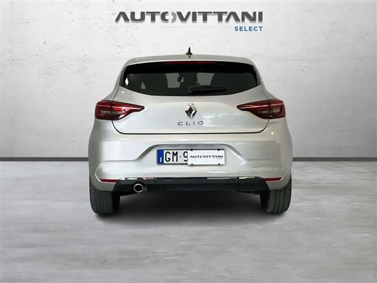 Usata Renault Clio V Techno 101 CV (74 kW) 2023 Grigio chiaro Berlina