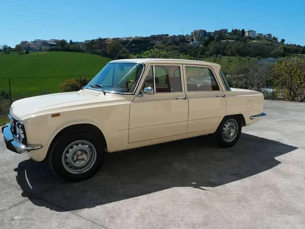 Usata Alfa Romeo Giulia Super 88 CV (64 kW) 1976 Beige Berlina