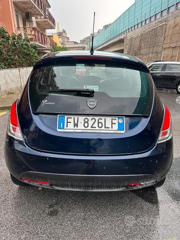 Usata Lancia Ypsilon 80 CV (58 kW) 2019 Blu Utilitaria