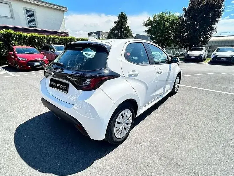 Usata Toyota Yaris Hybrid Active 2025 Bianco Berlina