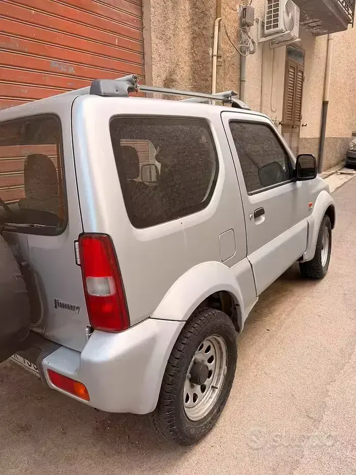Usata Suzuki Jimny 65 CV (47 kW) 2004 Grigio SUV