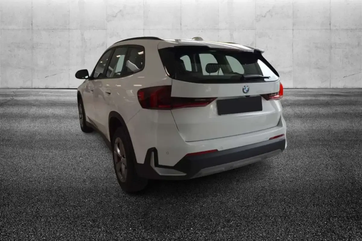 Usata BMW X1 Efficient Dynamics 136 CV (100 kW) 2023 Bianco metallizzato SUV