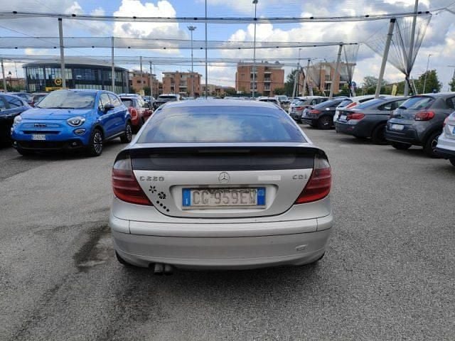 Usata Mercedes C220 Classic 142 CV (104 kW) 2003 Argento Coupé