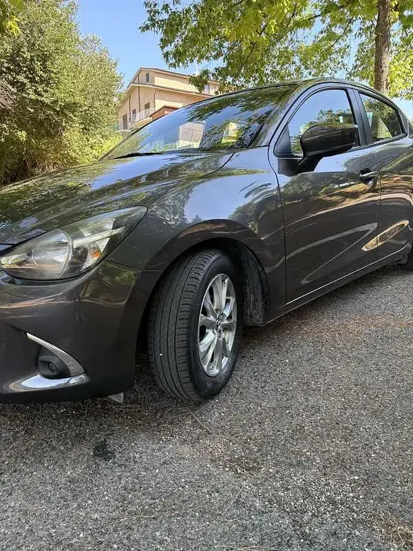 Usata Mazda 2 Evolve 90 CV (66 kW) 2017 Grigio Berlina