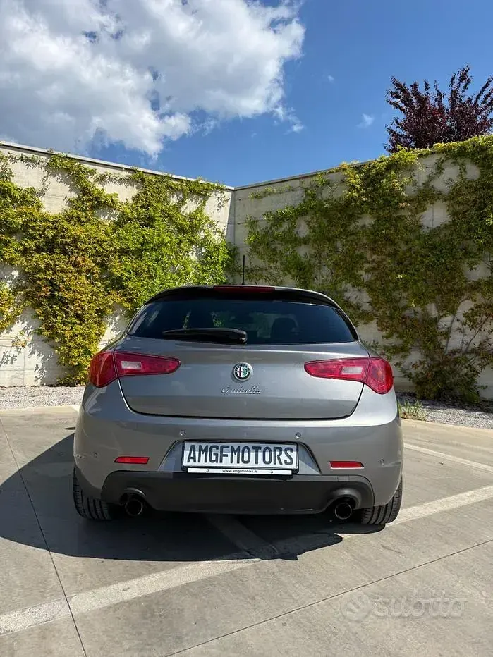 Usata Alfa Romeo Giulietta Quadrifoglio Verde 235 CV (172 kW) 2013 Grigio Utilitaria
