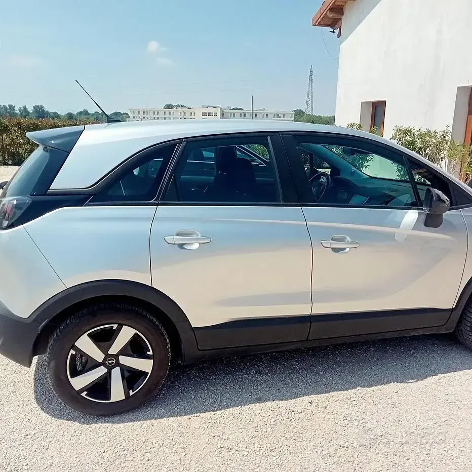 Usata Opel Crossland 110 CV (80 kW) 2024 Grigio SUV