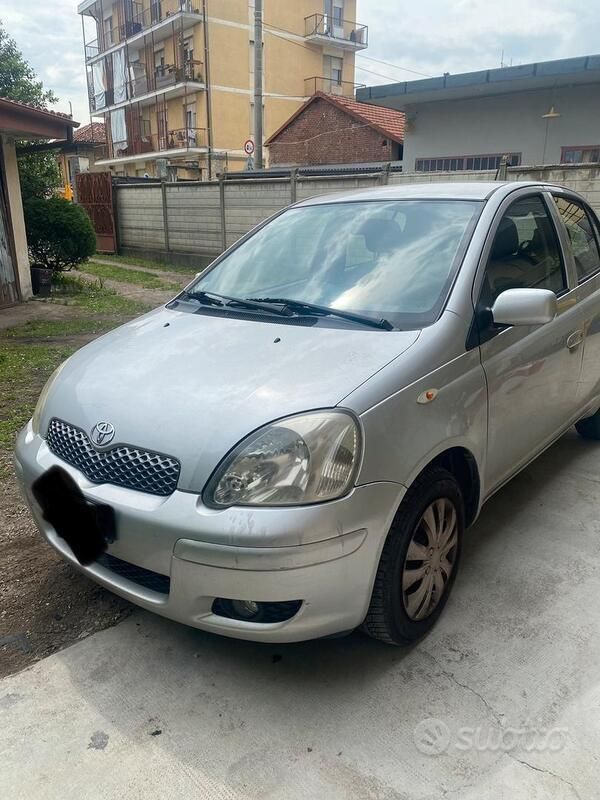 Usata Toyota Yaris 2005 Grigio Utilitaria