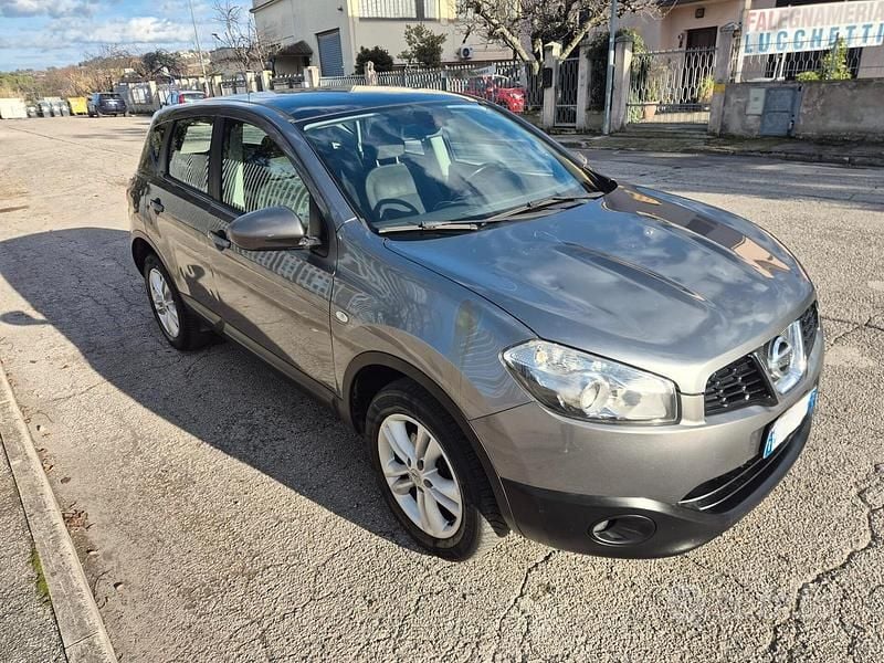 Grigio Usata 2011 Nissan Qashqai Tekna SUV | 3700 € (Super prezzo) - Immagine 1/4
