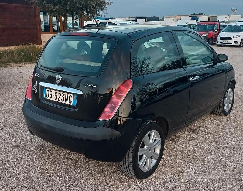 Usata Lancia Ypsilon 70 CV (51 kW) 2006 Nero Utilitaria