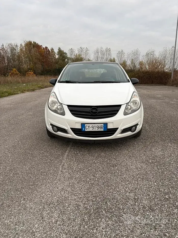 Usata Opel Corsa 80 CV (58 kW) 2009 Bianco Utilitaria