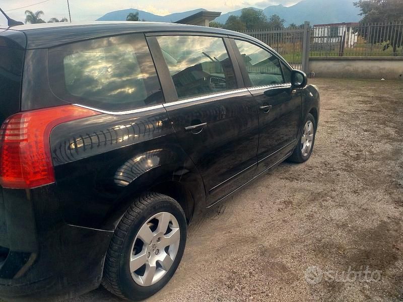 Usado Peugeot 5008 163 HP (119 kW) 2011 Preto Monovolume