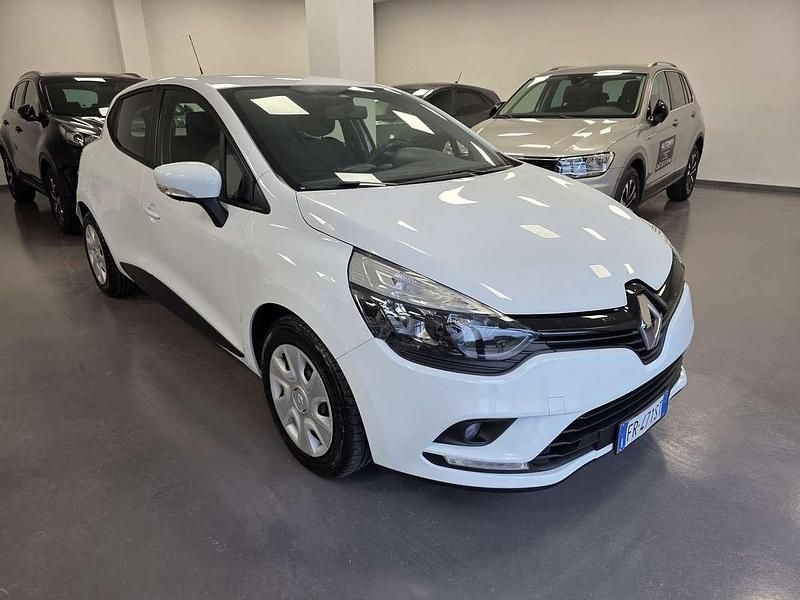 Bianco ghiaccio Usata 2018 Renault Clio IV Life Tre volumi | 8690 € (Buon prezzo) - Immagine 1/4
