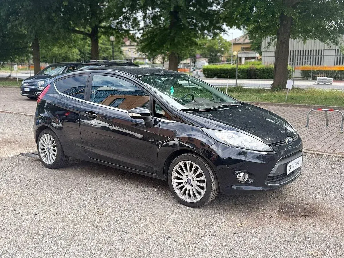 Usata Ford Fiesta 70 CV (51 kW) 2009 Nero Berlina