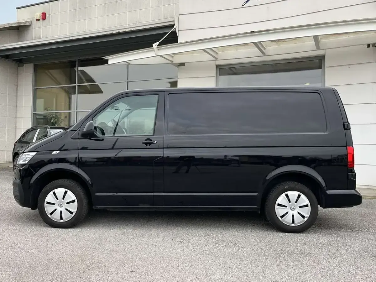 Usata VW Transporter 150 CV (110 kW) 2022 Deep black Furgone