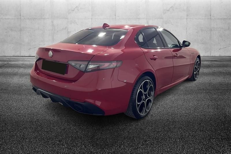 Usata Alfa Romeo Giulia Competizione 280 CV (205 kW) 2023 Rosso pastello Berlina